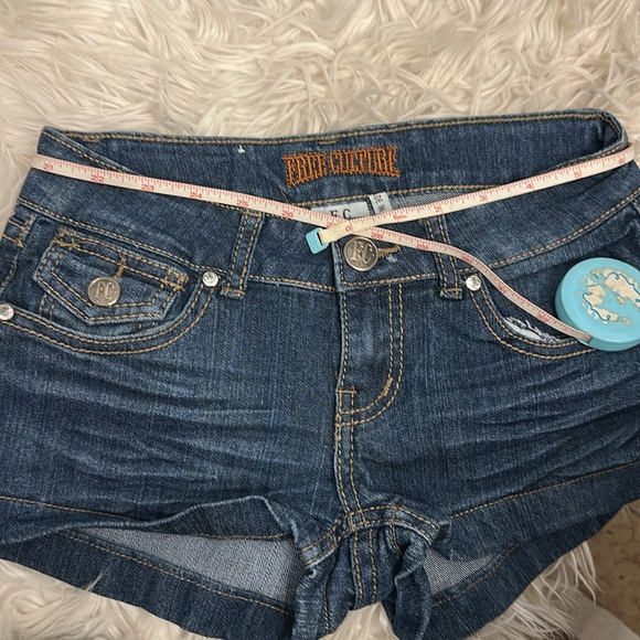 Free Culture jean shorts - Picture 11 of 15